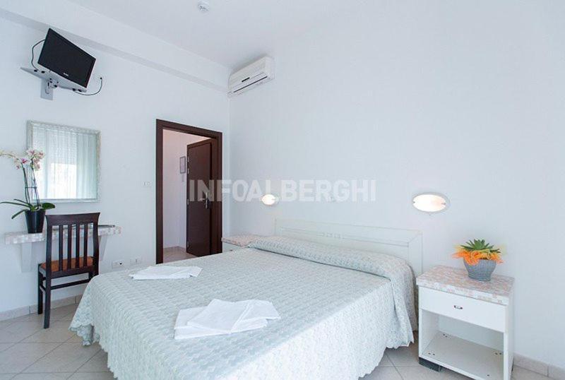 Hotel Napoleon San Mauro Mare Экстерьер фото